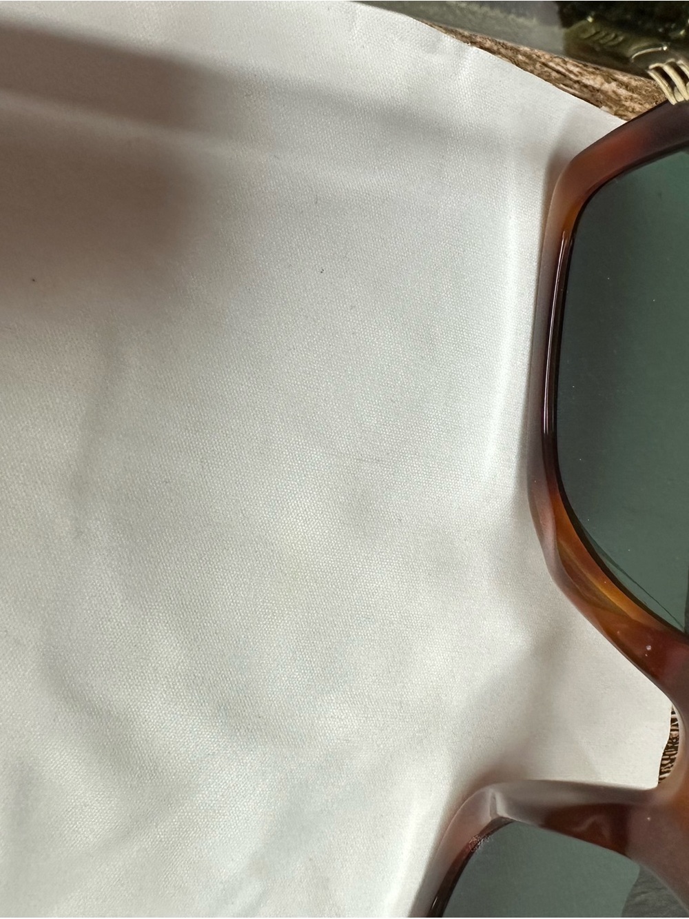 Gucci Women’s Brown Tortoiseshell Oversized Square Sunglasses - Picture 5 of 11
